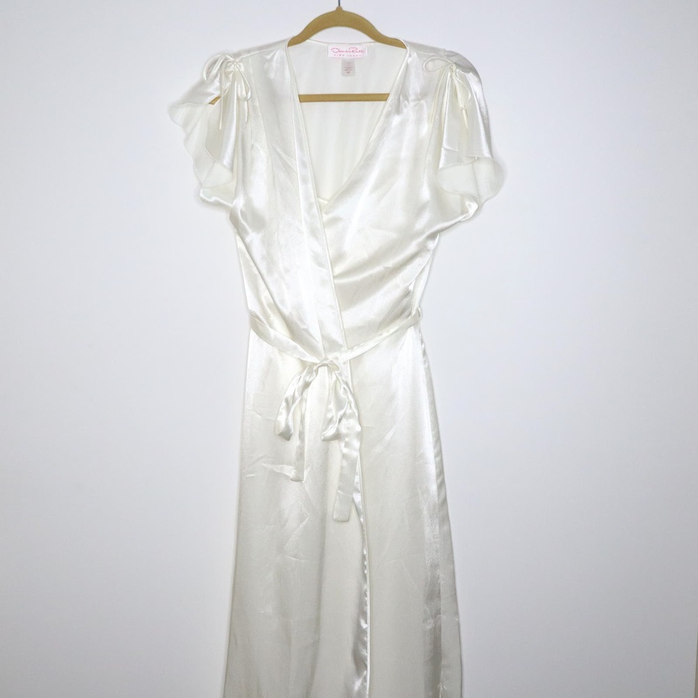Oscar de la Renta Ivory Satin Wrap Robe